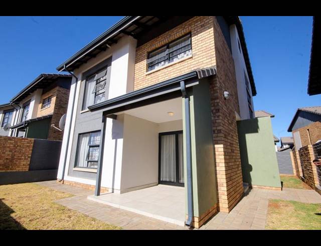 3 BEDROOM TOWNHOUSE FOR SALE IN AMBERFIELD